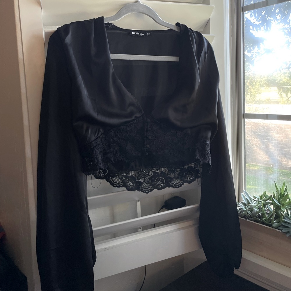 nasty gal black laced blouse 🖤